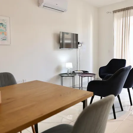 Cosy 2br With Private Balcony In By 360 Estates Apartment