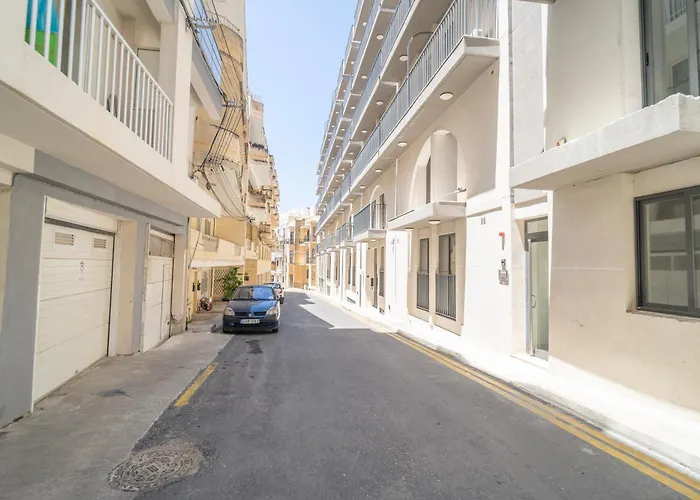 Apartment Cosy 2br With Private Balcony In By 360 Estates *